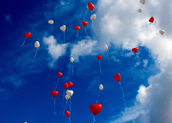 balloons-clouds-heart-33479.jpg